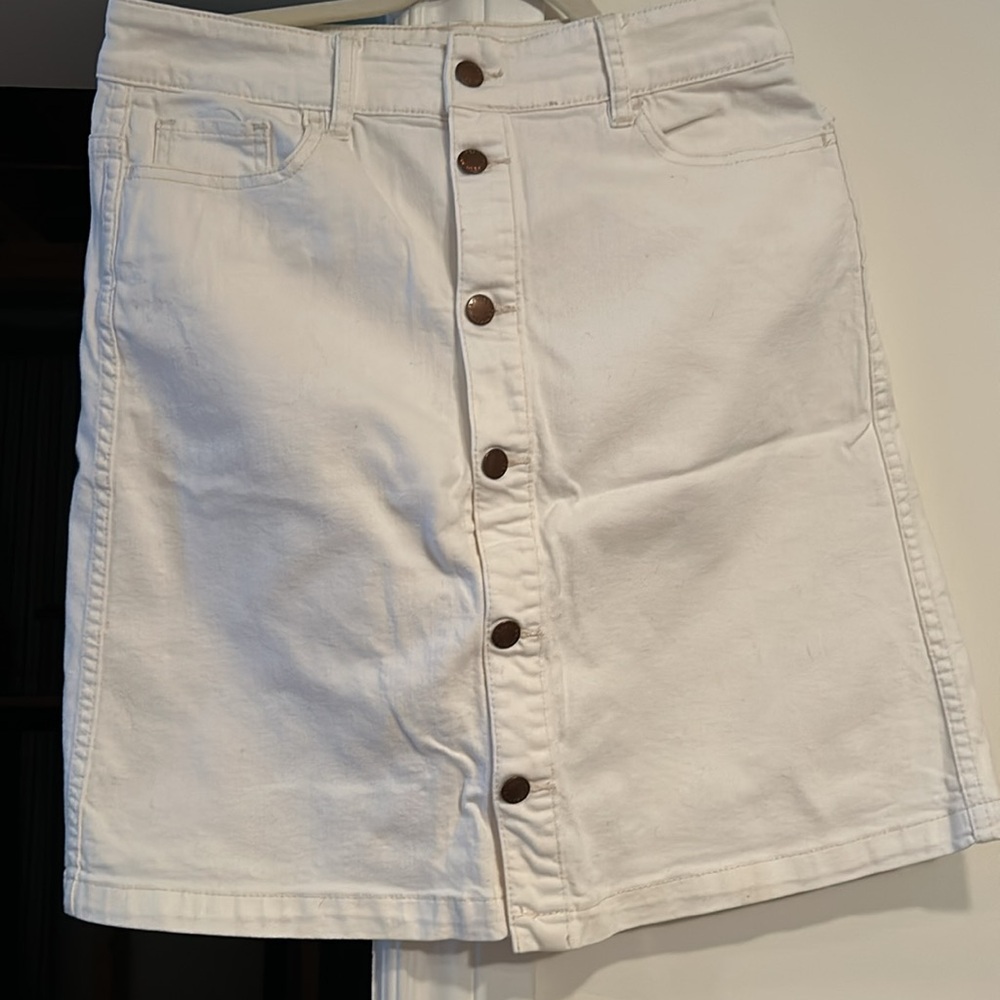 Joe Fresh button front Jean skirt in stretch cotton denim.
